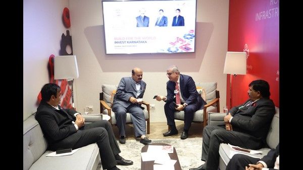 ಶಿಕ್ಷಣ ಸಂಸ್ಥೆಗಳ ಉನ್ನತೀಕರಣ ಕ್ಕೆ ಕೈಜೋಡಿಸಿ: ಆಕ್ಸಿಸ್ ಬ್ಯಾಂಕ್‌ಗೆ ಮುಖ್ಯಮಂತ್ರಿ ಸಲಹೆ