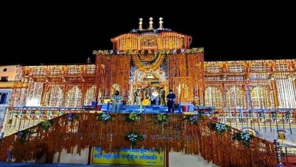 ಬದರಿನಾಥ ಧಾಮ: ವೇದ ಘೋಷಗಳ ಮಧ್ಯೆ ಭಕ್ತರಿಗಾಗಿ ತೆರೆದ ಪುರಾತನ ಯಾತ್ರಾಸ್ಥಳ