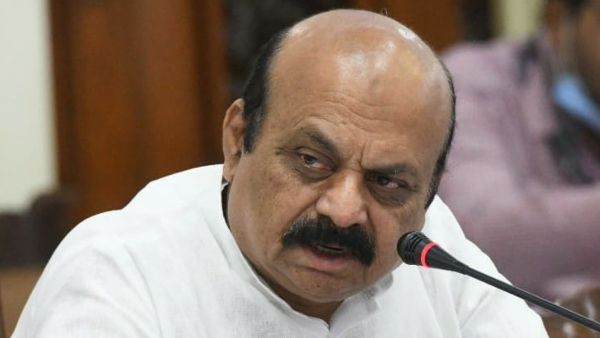 ನೀವೆಲ್ಲರೂ ನನ್ನ ಕಣ್ಗಾವಲಿನಲ್ಲಿದ್ದೀರಿ ಎಂದು ಅಧಿಕಾರಿಗಳನ್ನು ಎಚ್ಚರಿಸಿದ ಸಿಎಂ ಬೊಮ್ಮಾಯಿ