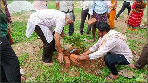 ಶೈಕ್ಷಣಿಕ ವರ್ಷದ ಶಾಲೆಗಳು ಆರಂಭ- ಶಿಕ್ಷಣ ಸಚಿವರಿಂದ ಶ್ರಮದಾನ