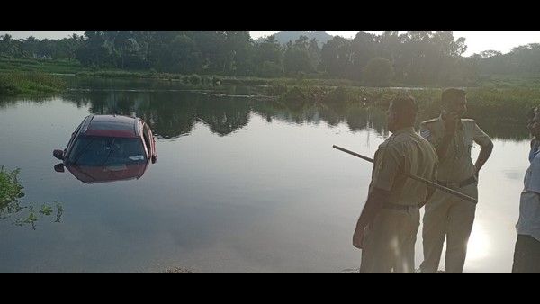 ಅಮ್ಮನಿಗಾಗಿ ಕಾವೇರಿ ನದಿಗೆ BMW ಕಾರನ್ನೇ ತರ್ಪಣ ಬಿಟ್ಟ ಮಗ!