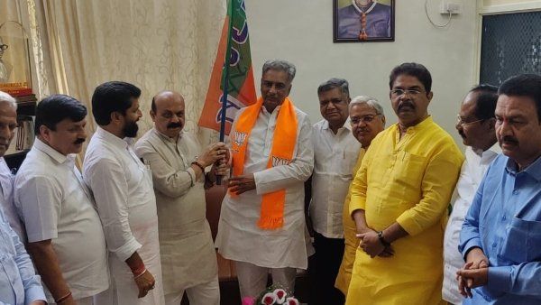 ಟಿಕೆಟ್ ಘೋಷಣೆಗೂ ಮೊದಲೇ ಪ್ರಚಾರ ಆರಂಭಿಸಿದ ಬಸವರಾಜ ಹೊರಟ್ಟಿ