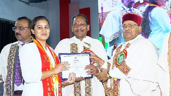 ಮೀನುಗಾರಿಕೆ ಪದವಿಯಲ್ಲಿ 3 ಚಿನ್ನದ ಪದಕ ಬಾಚಿಕೊಂಡ ಚನ್ನಪಟ್ಟಣದ ಕುಶಲಾ