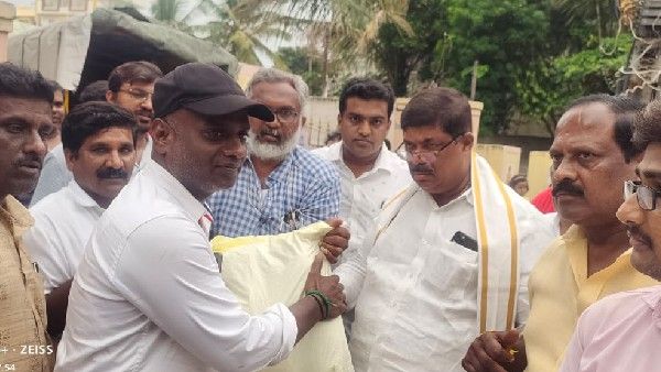 ಬೆಂಗಳೂರು ಮಳೆ: ಸಂತ್ರಸ್ತ 1500 ಕುಟುಂಬಗಳಿಗೆ ಸಚಿವ ಗೋಪಾಲಯ್ಯ ಫುಡ್ ಕಿಟ್ ವಿತರಣೆ