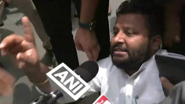 ದೆಹಲಿಯಲ್ಲಿ ತೆರವು ಕಾರ್ಯಚರಣೆ: ಎಎಪಿ ಶಾಸಕರ ಪ್ರತಿಭಟನೆ