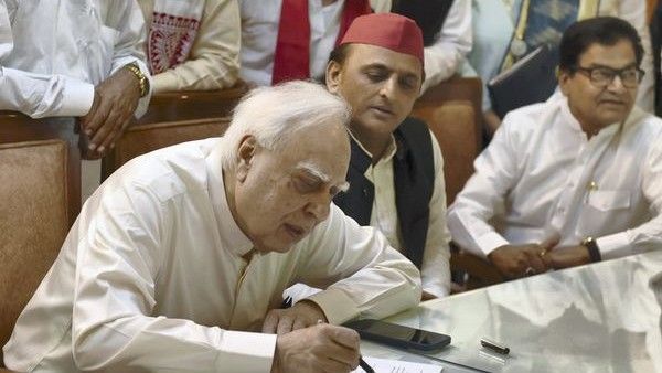 ರಾಜ್ಯಸಭೆ ಚುನಾವಣೆ; ಎಸ್‌ಪಿ ಬೆಂಬಲದೊಂದಿಗೆ ಕಪಿಲ್ ಸಿಬಲ್‌ ನಾಮಪತ್ರ