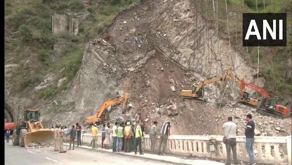 ಕಾಶ್ಮೀರ ಸುರಂಗ ಕುಸಿತ: ಸಾವಿನ ಸಂಖ್ಯೆ 9ಕ್ಕೆ ಏರಿಕೆ