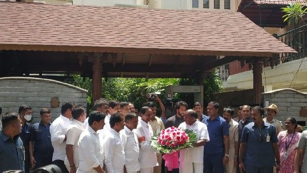 Breaking: ದೇವೇಗೌಡರನ್ನು ಭೇಟಿ ಮಾಡಿದ ತೆಲಂಗಾಣ ಸಿಎಂ ಕೆಸಿಆರ್: ತೃತೀಯ ರಂಗದ ಕನಸು