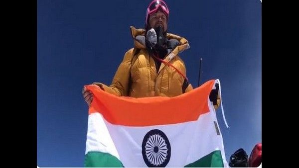 ಎವರೆಸ್ಟ್ ಮೇಲೆ ರಾಷ್ಟ್ರಗೀತೆ ಹಾಡಿದ ಐಎಎಫ್ ಅಧಿಕಾರಿ