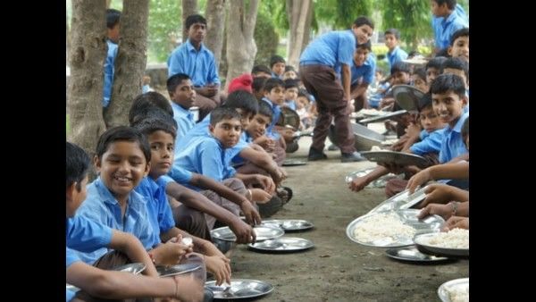 ಶಾಲೆ ಆರಂಭದ ಬೆನ್ನಲ್ಲೇ ಮಕ್ಕಳಿಗೆ ಮಧ್ಯಾಹ್ನ ಬಿಸಿಯೂಟವೂ ರೆಡಿ!