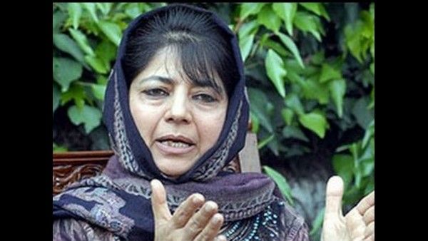 ಹತ್ಯೆಯಾದ ನಿರೂಪಕಿ ಅಮ್ರಿನ್‌ ಮನೆಗೆ ಓಮರ್‌, ಮೆಹಬೂಬಾ ಭೇಟಿ