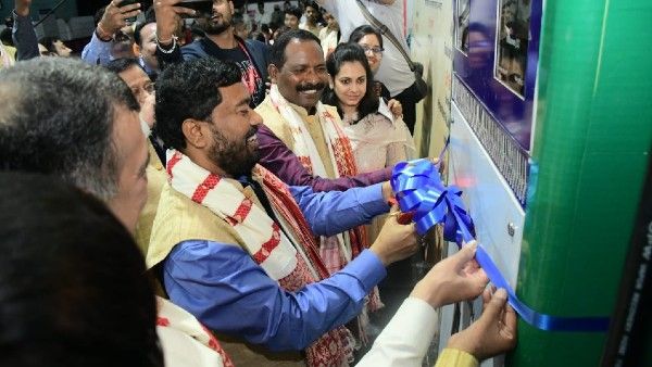 ಕೇಂದ್ರ ಸಚಿವರ ಉಪಸ್ಥಿತಿಯ ಕಾರ್ಯಕ್ರಮದಲ್ಲಿ ಅವಾಂತರ!