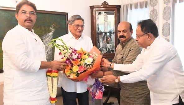 ಬೆಂಗಳೂರಿನ ಒತ್ತಡ ಕಡಿಮೆ ಮಾಡಲು ಮೈಸೂರು, ಹುಬ್ಬಳ್ಳಿಯಂತಹ ನಗರ ಬೆಳೆಸಿ: ಎಸ್‌.ಎಂ ಕೃಷ್ಣ