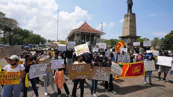 ಲಂಕಾ: ಹಿಂಸಾಚಾರಿಗಳಿಗೆ ಗುಂಡು ಹಾರಿಸುವಂತೆ ರಕ್ಷಣಾ ಸಚಿವಾಲಯ ಆದೇಶ
