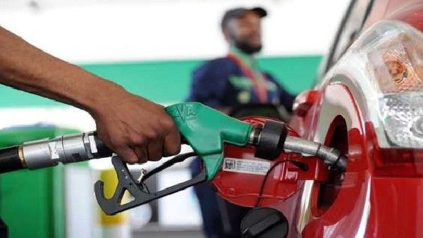 ಶ್ರೀಲಂಕಾದಲ್ಲಿ ಸಾರ್ವಕಾಲಿಕ ದಾಖಲೆ ಮುಟ್ಟಿದ ಪೆಟ್ರೋಲ್, ಡೀಸೆಲ್ ಬೆಲೆ