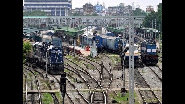 Hoax Bomb Threat- ಹುಸಿ ಬಾಂಬ್ ಕರೆ: ರೈಲ್ವೆ ಗಲಿಬಿಲಿ- ಗೋರಖಪುರ್ ರೈಲು ಗಂಟೆಗಟ್ಟಲೆ ಸ್ಥಗಿತ