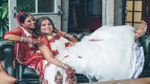 ಗೆಳತಿ ನೀನೇ ನನ್ನ ಹೆಂಡತಿ ಎನ್ನುತ್ತಿರುವ ತುಮಕೂರಿನ ಯುವತಿ