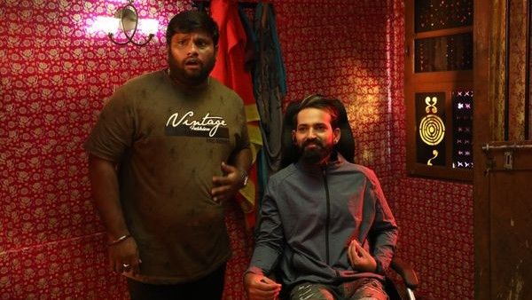 ವೀಲ್ ಚೇರ್ ರೋಮಿಯೋ ಚಿತ್ರದ ಮೊದಲ ನೋಟಕ್ಕೆ ಫ್ಯಾನ್ಸ್ ಫಿದಾ