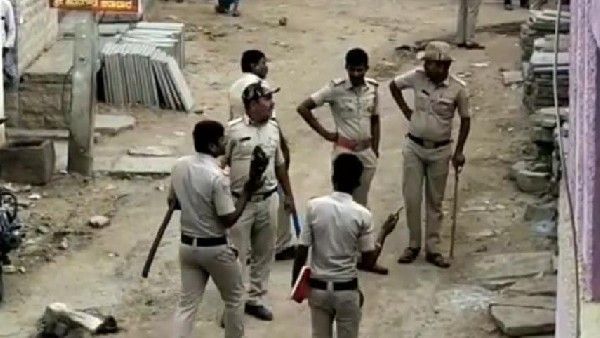 ಯಾದಗಿರಿಯಲ್ಲಿ ಪೊಲೀಸ್ ಭದ್ರತೆಯೊಂದಿಗೆ ದೇವಸ್ಥಾನ ಪ್ರವೇಶಿಸಿದ ಮಹಿಳೆಯರು