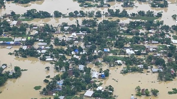 ಅಸ್ಸಾಂ ಪ್ರವಾಹಕ್ಕೆ ನಲುಗಿದ ಜನ: ಪ್ರಧಾನಿ ಮೋದಿ ಪರಿಹಾರದ ಭರವಸೆ
