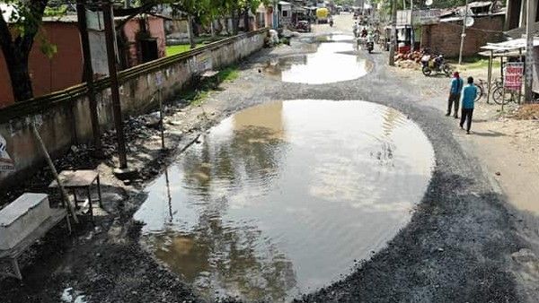 ಆಘಾತಕಾರಿ! ಬಿಹಾರದ ರಾಷ್ಟ್ರೀಯ ಹೆದ್ದಾರಿಯಲ್ಲಿನ ಗುಂಡಿಗಳು ಹೇಗಿವೆ ಗೊತ್ತಾ?