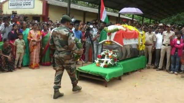 ಚಿಕ್ಕಮಗಳೂರು; ಸರ್ಕಾರಿ ಗೌರವದೊಂದಿಗೆ ಯೋಧ ಗಣೇಶ್‌ ಅಂತ್ಯ ಸಂಸ್ಕಾರ