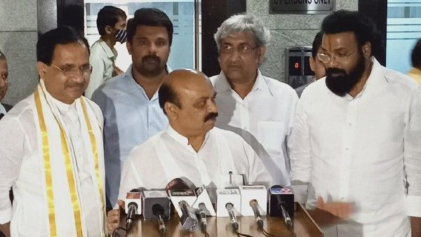 ಸಚಿವ ಉಮೇಶ್ ಕತ್ತಿಯಿಂದ ಕರ್ನಾಟಕ ಇಬ್ಭಾಗದ ಹೇಳಿಕೆ: ಸಾಫ್ಟ್ ಉತ್ತರ ಕೊಟ್ಟ ಸಿಎಂ