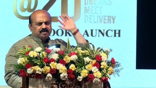 ಮೋದಿ @ 20 ಕಾರ್ಯಕ್ರಮದಲ್ಲಿ ಪ್ರಧಾನಿಯನ್ನು ಹಾಡಿ ಹೊಗಳಿದ ಸಿಎಂ