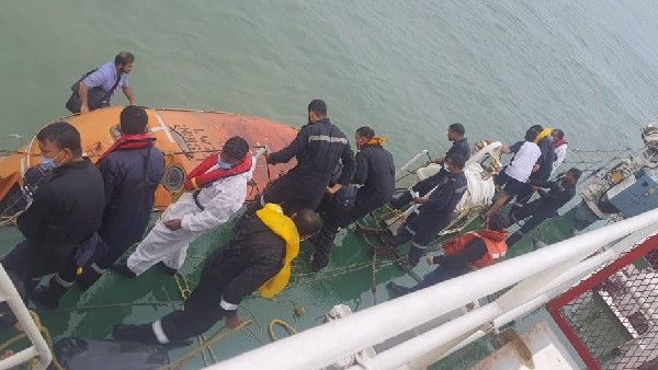 ಮಂಗಳೂರು; ಸಮುದ್ರದಲ್ಲಿ ಸಿಲುಕಿದ ಹಡಗು; 15 ಸಿಬ್ಬಂದಿ ರಕ್ಷಣೆ