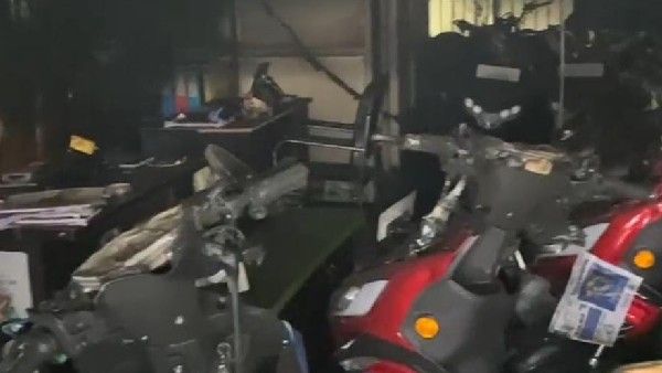 ಮಂಗಳೂರಿನಲ್ಲಿ ಎಲೆಕ್ಟ್ರಿಕ್ ಸ್ಕೂಟರ್ ಶೋರೂಂಗೆ ಬೆಂಕಿ: ದ್ವಿಚಕ್ರ ವಾಹನಗಳು ಭಸ್ಮ