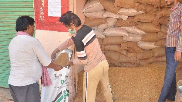 ಕೇಂದ್ರ ಸರ್ಕಾರದ ಬೊಕ್ಕಸಕ್ಕೆ ನಷ್ಟದ ಕಾರಣ: ನಿಲ್ಲಲಿದೆಯೇ ಉಚಿತ ಪಡಿತರ ವಿತರಣೆ ವ್ಯವಸ್ಥೆ?