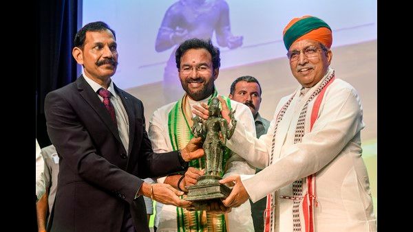 ನೂರಾರು ವರ್ಷಗಳ ಪುರಾತನ ವಿಗ್ರಹಗಳು ಕೇಂದ್ರದಿಂದ ತಮಿಳುನಾಡಿಗೆ ಹಸ್ತಾಂತರ