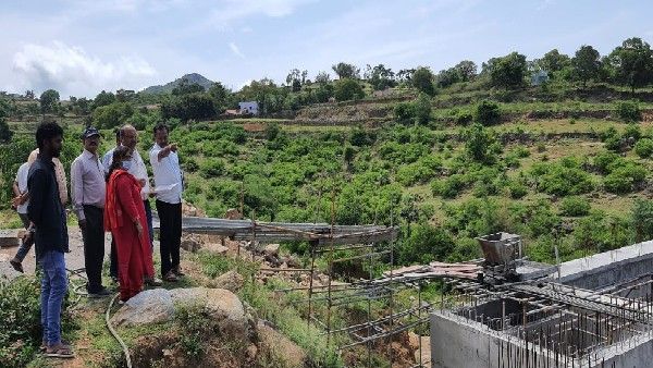 ಮಲೆ ಮಹದೇಶ್ವರ ಬೆಟ್ಟದಲ್ಲಿ ಅಭಿವೃದ್ಧಿ ಕಾಮಗಾರಿ: ಜಿ.ಪಂ. ಸಿಇಒ ಭೇಟಿ