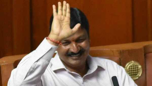 ರಮೇಶ್ ಜಾರಕಿಹೊಳಿಯಿಂದ ಬ್ಯಾಂಕ್‌ಗಳಿಗೆ 819 ಕೋಟಿ ವಂಚನೆ: ಕೆಪಿಸಿಸಿ ವಕ್ತಾರ ಆರೋಪ