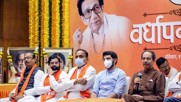 ಮಹಾ ಸರ್ಕಾರ ಪತನವಾಗುತ್ತಾ: ಅಧಿಕಾರಕ್ಕೆ ಬರಲು ಬಿಜೆಪಿ ಕಸರತ್ತು- ಸಂಖ್ಯೆಗಳ ಲೆಕ್ಕಾಚಾರ?