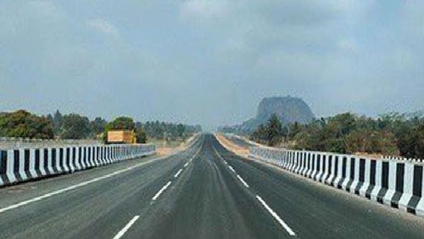 ಅಪರಿಚಿತ ವಾಹನ ಡಿಕ್ಕಿ-ಹೆದ್ದಾರಿ ದಾಟುತ್ತಿದ್ದ ಜಿಂಕೆ ಸಾವು