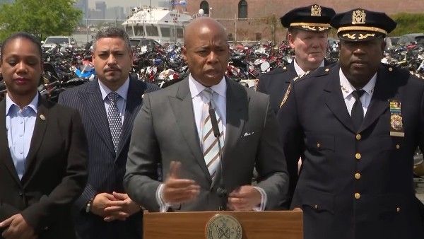 ಅಕ್ರಮ ಬೈಕ್‌ಗಳನ್ನು ಪುಡಿ ಮಾಡಿಸಿದ ನ್ಯೂಯಾರ್ಕ್‌ ಮೇಯರ್‌