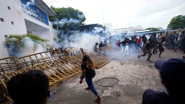 ಪೆಟ್ರೋಲ್, ಡೀಸೆಲ್ ಕೊರತೆ: ಶ್ರೀಲಂಕಾ ಮಿಲಿಟರಿ ಗುಂಡಿನ ದಾಳಿ