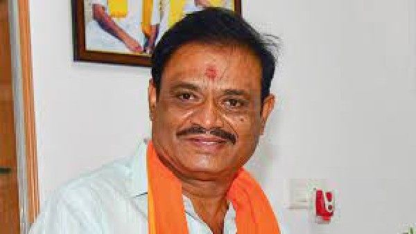 'ಮೋದಿ' ಗಮನ ಸೆಳೆಯಲು ಹೋಗಿ 'ಮಸಿ' ಬಳಿಸಿಕೊಂಡ 'ಬ್ಯಾನರ್ ಮುನಿ'