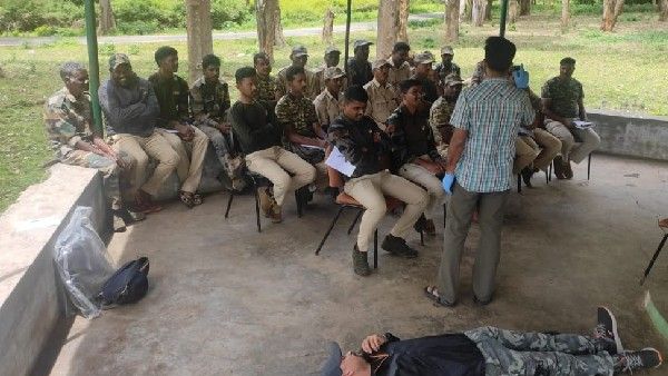 ಕಾಡಲ್ಲಿ ಪ್ರಾಣಾಪಾಯ ಉಂಟಾದರೇ ಬಚಾವಾಗುವುದು ಹೇಗೆ? ಅರಣ್ಯ ಇಲಾಖೆ ಸಿಬ್ಬಂದಿಗೆ ತರಬೇತಿ