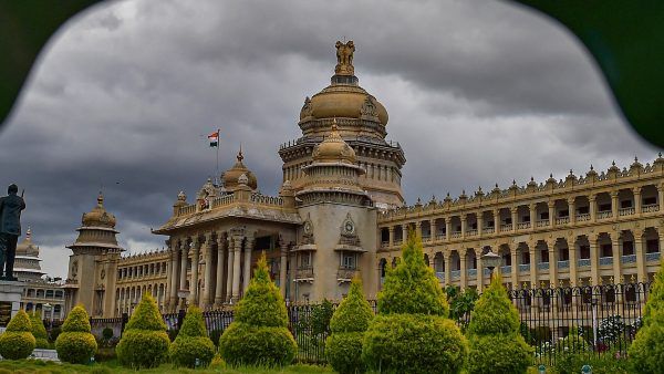 ಸರ್ಕಾರಿ ನೌಕರರು ದಾಖಲಾತಿಯಲ್ಲಿ ಹೆಸರು ಬದಲಾಯಿಸುವುದು ಹೇಗೆ?