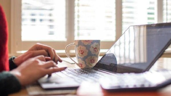 ಮನೆಯಿಂದಲೇ ಕೆಲಸ: ಉದ್ಯೋಗಿಗಳ ವೇತನ ಹೆಚ್ಚಳ?