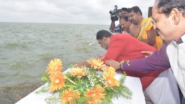 ತುಂಗಭದ್ರಾ ಜಲಾಶಯಕ್ಕೆ ಬಾಗಿನ ಅರ್ಪಿಸಿದ ಆನಂದ್ ಸಿಂಗ್