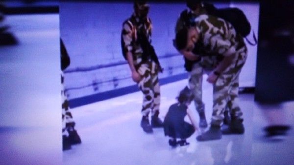 ಯೋಧರ ಕಾಲಿಗೆ ನಮಸ್ಕರಿಸಿದ ಪುಟ್ಟ ಕಂದಮ್ಮ: ವಿಡಿಯೋ ವೈರಲ್