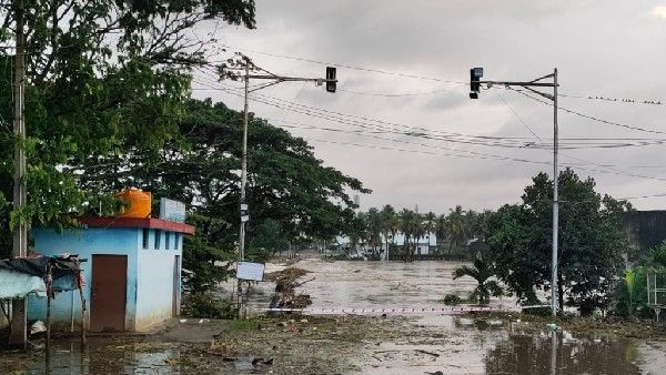ಭದ್ರಾವತಿ ಹೊಸ ಸೇತುವೆ ಜಲಾವೃತ, ಸಂಚಾರ ಸ್ಥಗಿತ, 120 ಮಂದಿ ಸ್ಥಳಾಂತರ