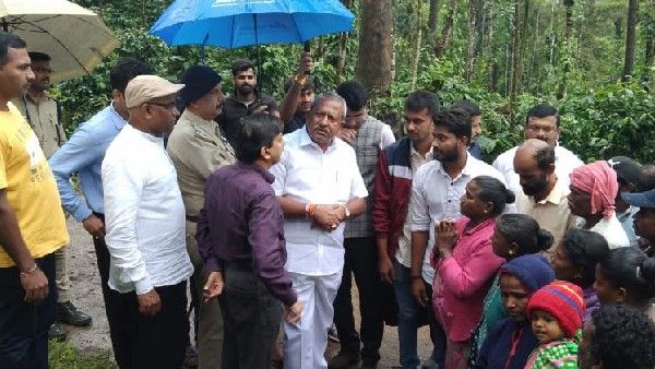 ಮನೆ ಕಳೆದುಕೊಂಡ ಕುಟುಂಬದ ಕಣ್ಣೀರಿನ ಕಥೆ: ನೆರವಿನ ಹಸ್ತ ಚಾಚಿದ ಸಚಿವ