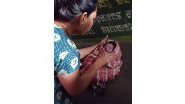 ಎತ್ತ ತಾಯಿಗೆ ಬೇಡವಾದ ಮಗು: ಕಸದ ರಾಶಿಗೆ ಬಿಸಾಡಿ, ಮತ್ತೆ ದಿಢೀರ್ ಪ್ರತ್ಯಕ್ಷ