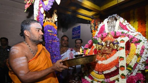 ಮೊದಲ ಆಷಾಢ ಶುಕ್ರವಾರ: ಚಾಮುಂಡಿ ತಾಯಿಯ ದರ್ಶನಕ್ಕೆ ಭಕ್ತಸಾಗರ