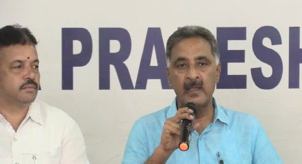 ಕರ್ನಾಟಕ ಮುಕ್ತ ವಿವಿಯಿಂದ ಕಾನೂನು ಬಾಹಿರವಾಗಿ ಹಣ ವರ್ಗಾವಣೆ : ಕಾಂಗ್ರೆಸ್ ಆರೋಪ