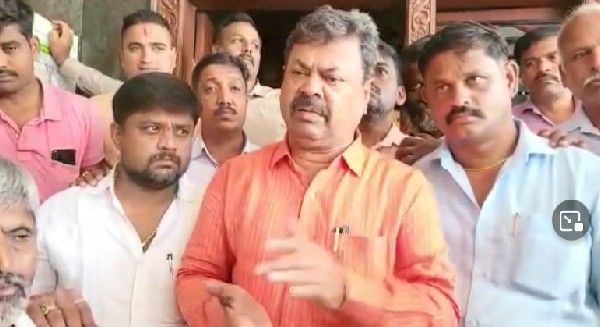 ಬಿಎಸ್‌ವೈ ಮತ್ತೊಮ್ಮೆ ಸ್ಪರ್ಧಿಸಬೇಕು: ಕಣ್ಣೀರು ಸುರಿಸುತ್ತಾ ಹೇಳಿದ ರೇಣುಕಾಚಾರ್ಯ...!